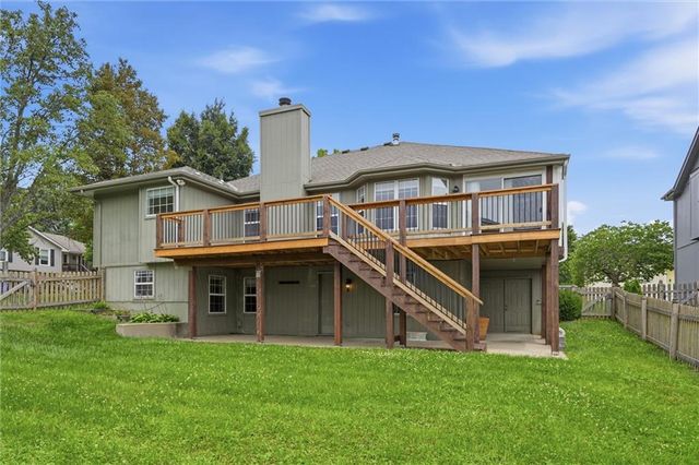 1832 Stonewood Drive, Lee's Summit, MO 64086