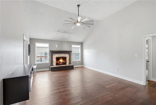 1832 Stonewood Drive, Lee's Summit, MO 64086