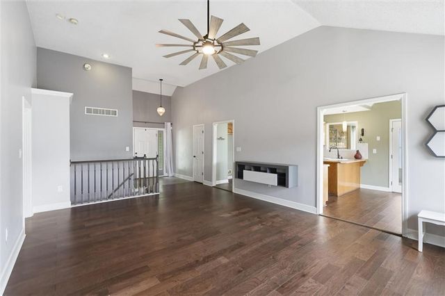 1832 Stonewood Drive, Lee's Summit, MO 64086