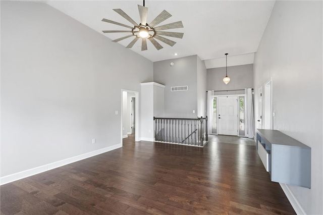 1832 Stonewood Drive, Lee's Summit, MO 64086