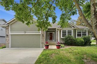 1832 Stonewood Drive, Lee's Summit, MO 64086