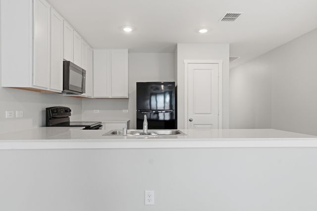 225 Poplar Place, Wilmer, TX 75172