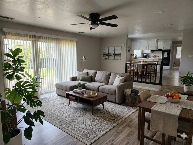 100 Yellowood Place, Pittsburg, CA 94565