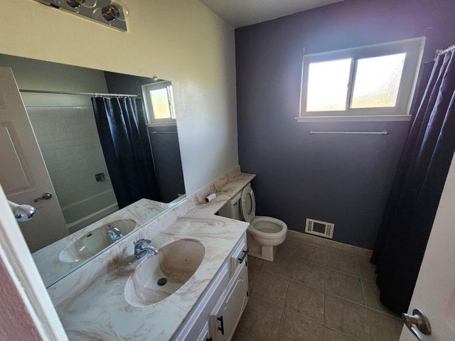100 Yellowood Place, Pittsburg, CA 94565