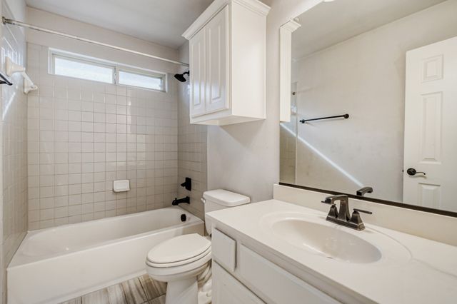 103 Garden Grove Lane, Red Oak, TX 75154