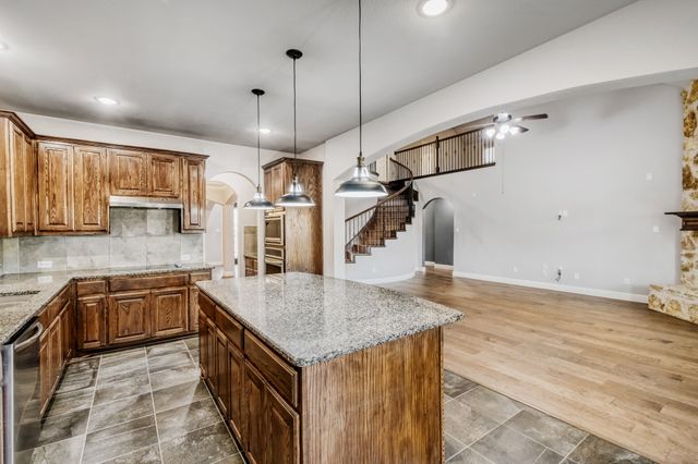 103 Garden Grove Lane, Red Oak, TX 75154