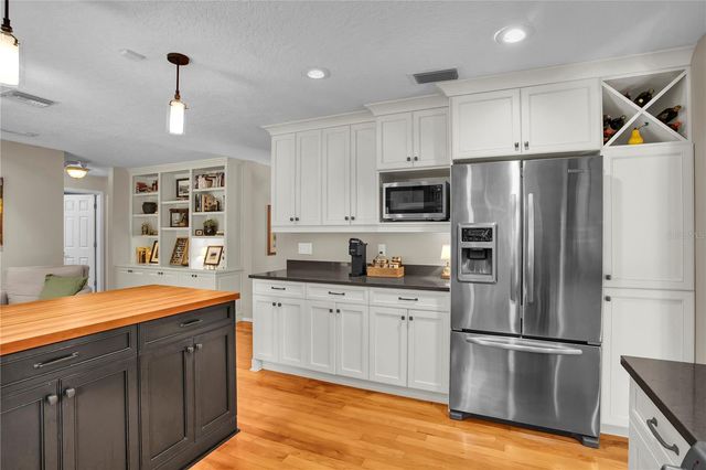 323 ROEBLING ROAD N, Belleair, FL 33756