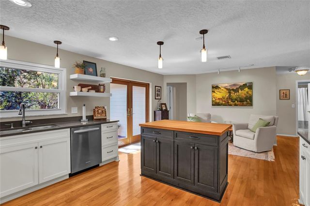 323 ROEBLING ROAD N, Belleair, FL 33756