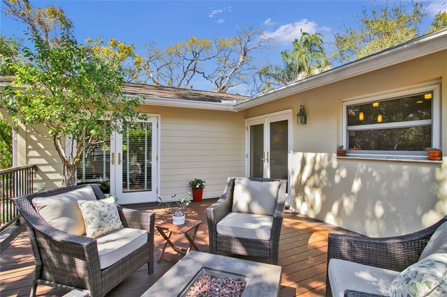 323 ROEBLING ROAD N, Belleair, FL 33756