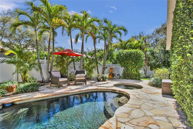 323 ROEBLING ROAD N, Belleair, FL 33756