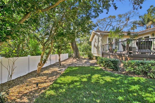 323 ROEBLING ROAD N, Belleair, FL 33756