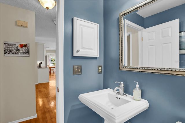 323 ROEBLING ROAD N, Belleair, FL 33756