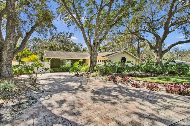 323 ROEBLING ROAD N, Belleair, FL 33756