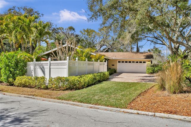 323 ROEBLING ROAD N, Belleair, FL 33756