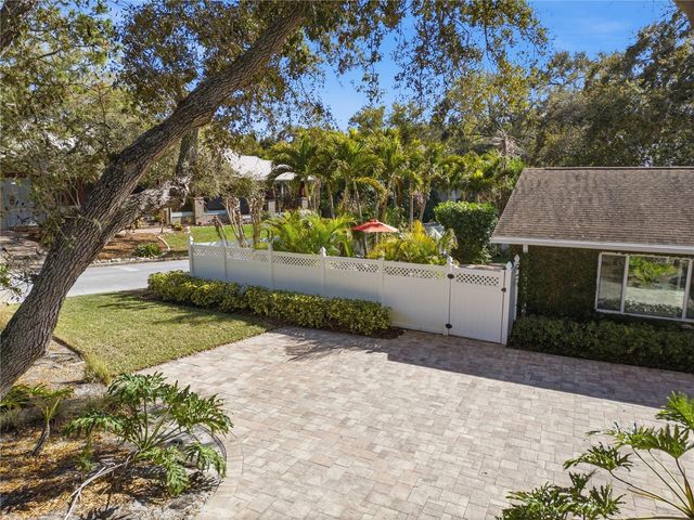 323 ROEBLING ROAD N, Belleair, FL 33756