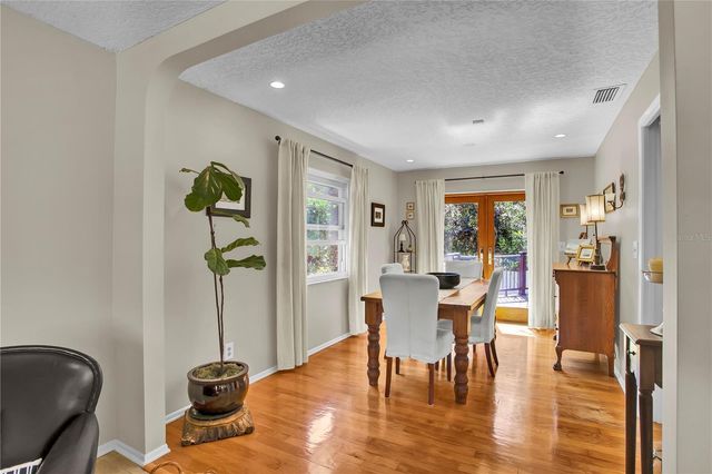 323 ROEBLING ROAD N, Belleair, FL 33756