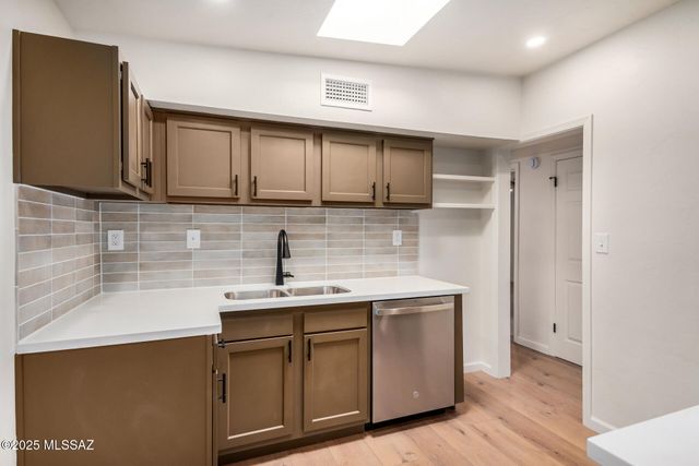 2412 E Warwick Vista, Tucson, AZ 85713
