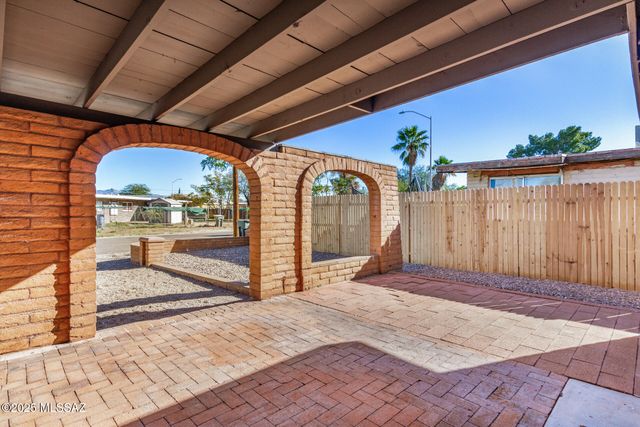 2412 E Warwick Vista, Tucson, AZ 85713