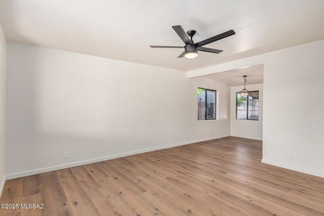 2412 E Warwick Vista, Tucson, AZ 85713