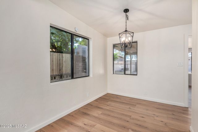2412 E Warwick Vista, Tucson, AZ 85713