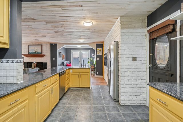 4608 Kelly Elliott Road, Arlington, TX 76017