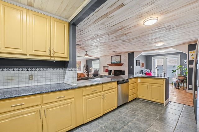 4608 Kelly Elliott Road, Arlington, TX 76017