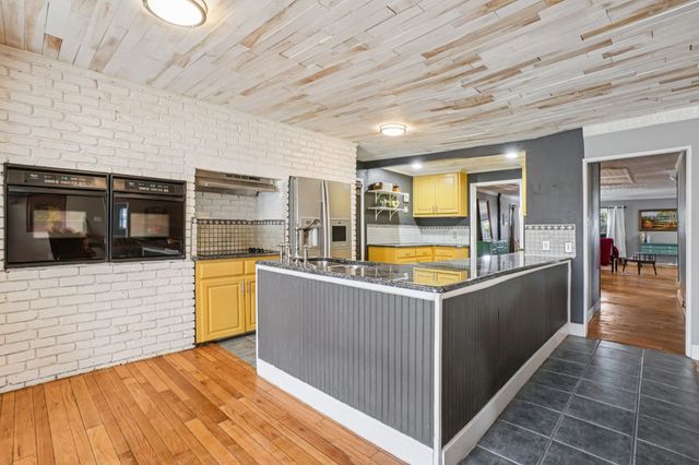 4608 Kelly Elliott Road, Arlington, TX 76017