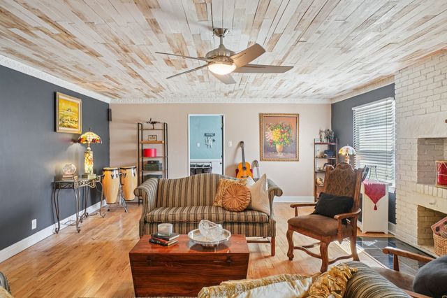 4608 Kelly Elliott Road, Arlington, TX 76017