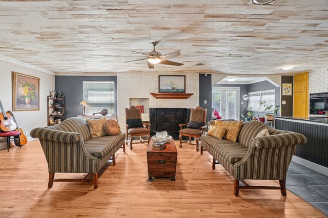 4608 Kelly Elliott Road, Arlington, TX 76017