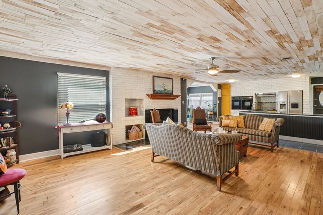 4608 Kelly Elliott Road, Arlington, TX 76017