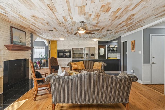 4608 Kelly Elliott Road, Arlington, TX 76017