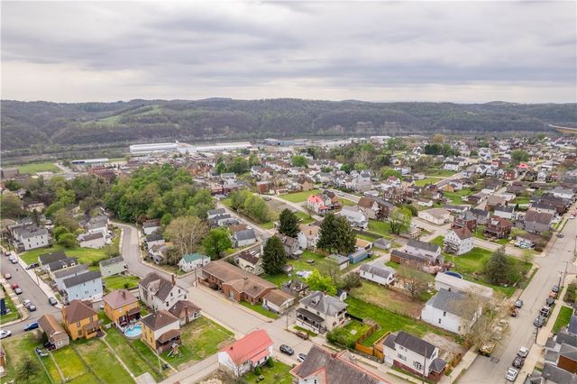 537 6th St, Donora, PA 15033