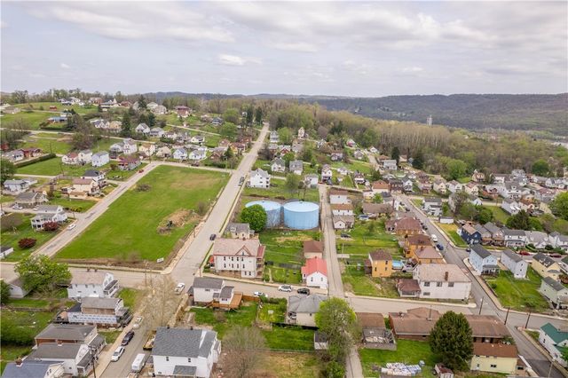 537 6th St, Donora, PA 15033