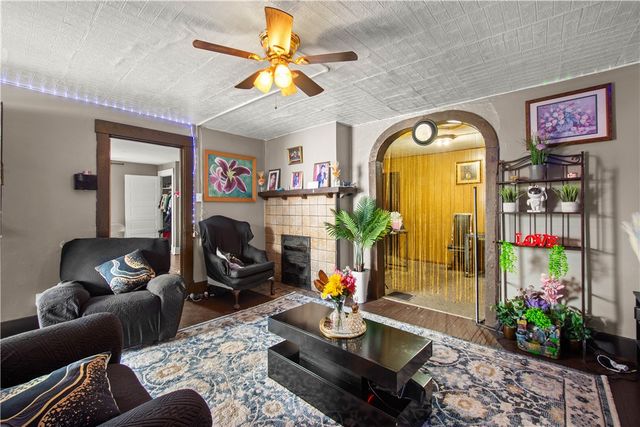 537 6th St, Donora, PA 15033