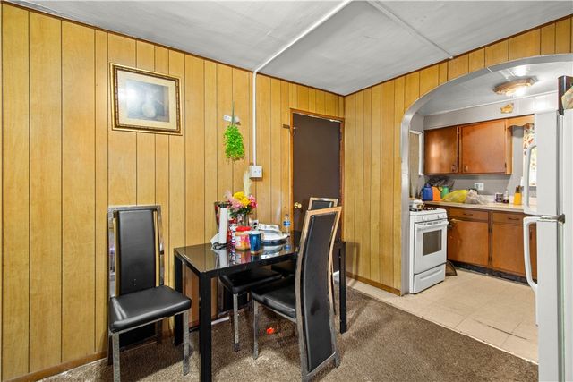 537 6th St, Donora, PA 15033