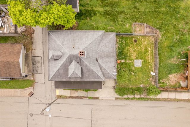 537 6th St, Donora, PA 15033