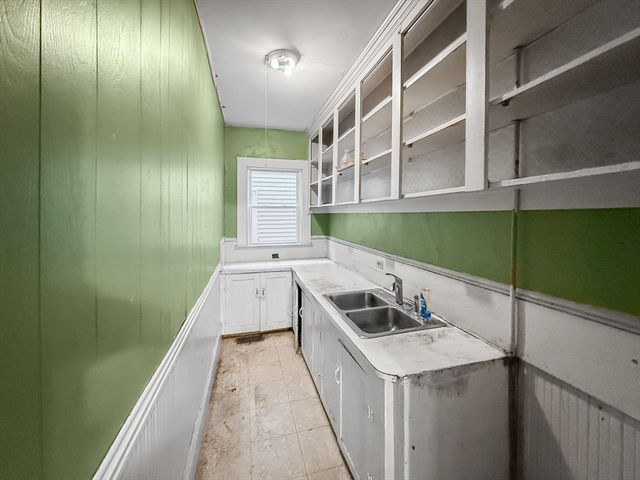 265 Ames St, Lawrence, MA 01841