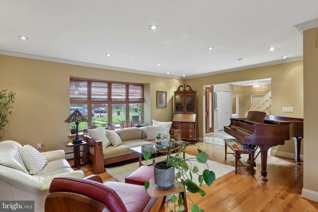 93 KENT RD, Huntingdon Valley, PA 19006