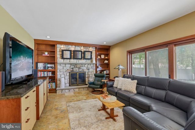 93 KENT RD, Huntingdon Valley, PA 19006