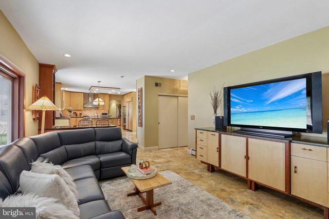 93 KENT RD, Huntingdon Valley, PA 19006