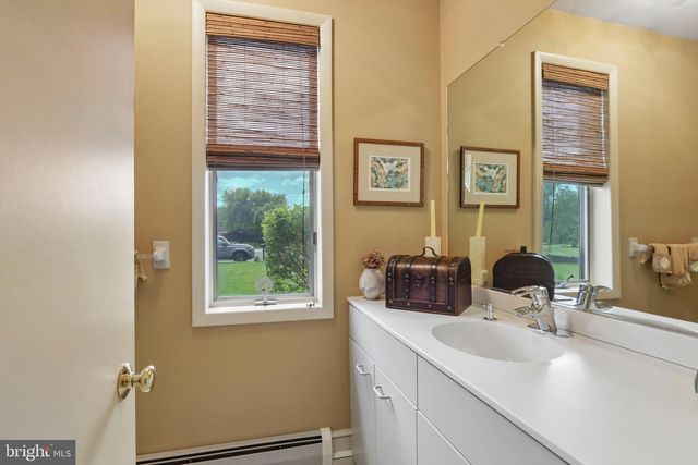 93 KENT RD, Huntingdon Valley, PA 19006