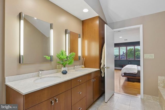 93 KENT RD, Huntingdon Valley, PA 19006