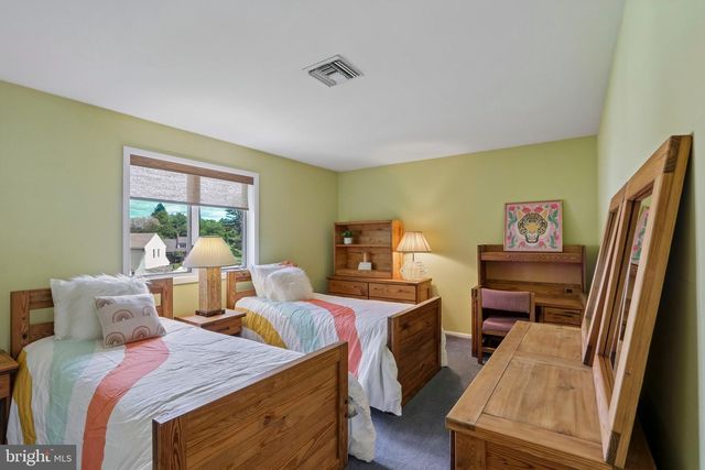 93 KENT RD, Huntingdon Valley, PA 19006