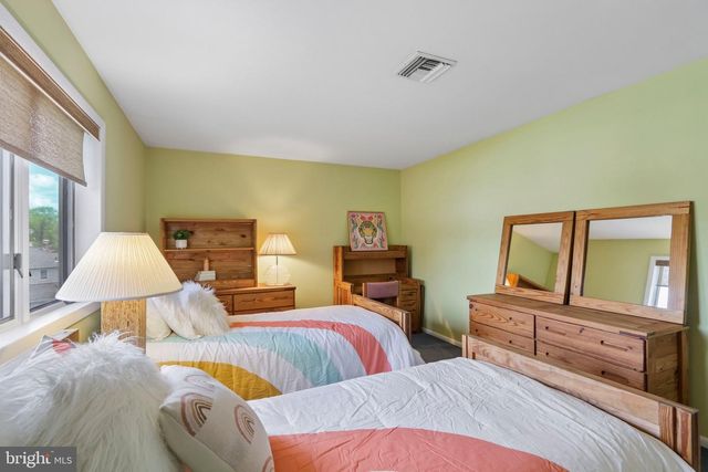 93 KENT RD, Huntingdon Valley, PA 19006