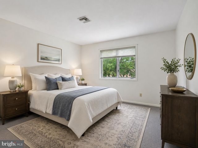 93 KENT RD, Huntingdon Valley, PA 19006