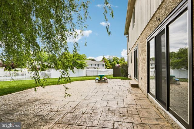 93 KENT RD, Huntingdon Valley, PA 19006