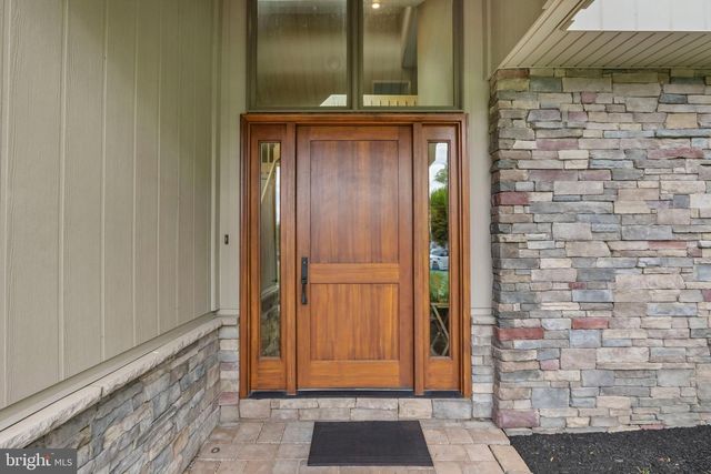 93 KENT RD, Huntingdon Valley, PA 19006