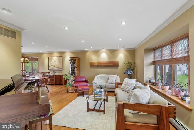 93 KENT RD, Huntingdon Valley, PA 19006