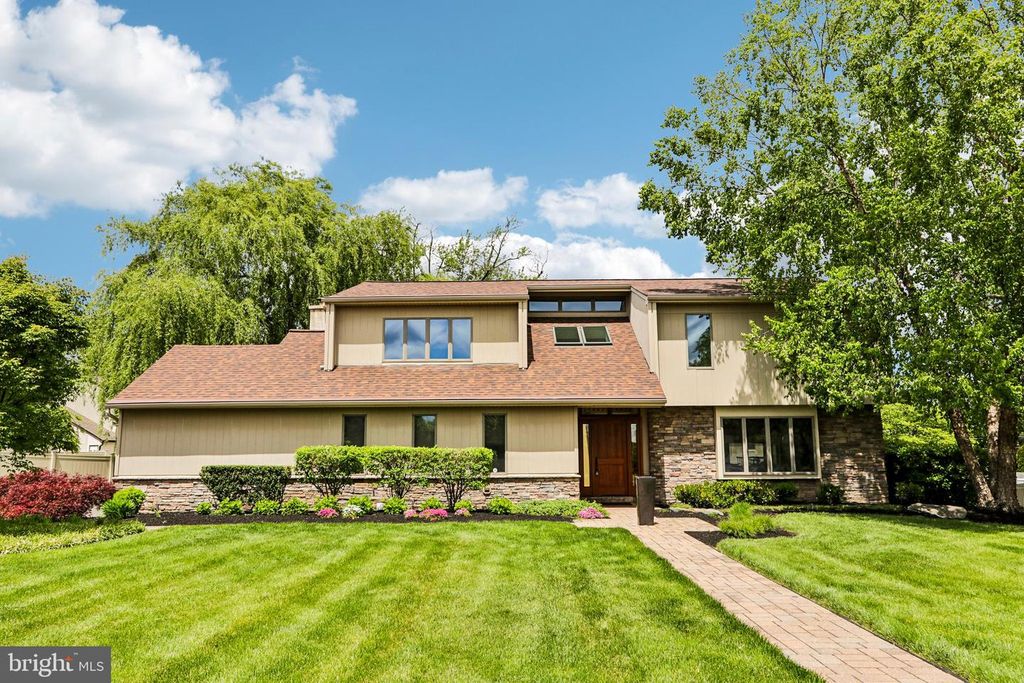 93 KENT RD, Huntingdon Valley, PA 19006