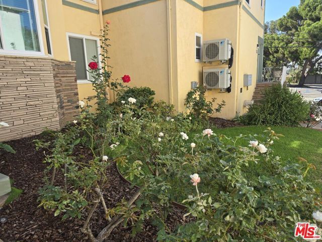 1268 Queen Anne Place, Los Angeles, CA 90019